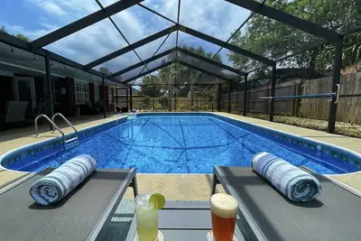 Image de Emerald Waves Hideaway - Free Heated Pool & Games Room-8 mins to Pensacola Beach