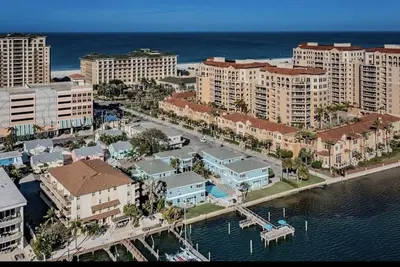 Image de Available March 2025. Belle Harbor 2br 2ba with south facing water views.