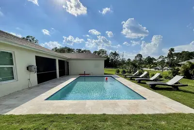 10 Sleeps, Brand new 5 bed-3 bath Villa w/ new Heated Pool, Bbq, 5mn Golf Course