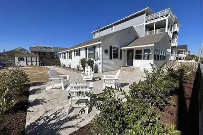 Image de Relaxing 4br/2ba home accoss street from beach access, pet friendly!