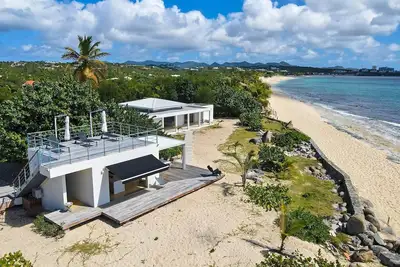 Image de RockSea · A beachfront house for rock aficionados