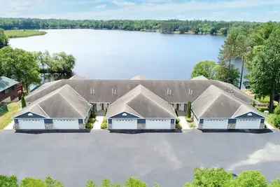 Image de Moose Lodge - Lakefront Home on Beautiful Lake Nokomis