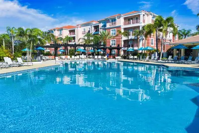 Image de Large Space ★ Heated Pool ★ Close to Universal