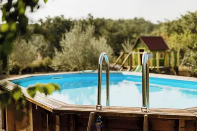 Image de Charmante Villa 2 Chambres pour 4 avec Piscine