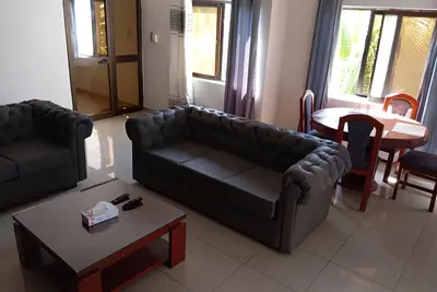 Image de 5 min à pied de la plage de fidjrossè, appartement idéal pour les familles