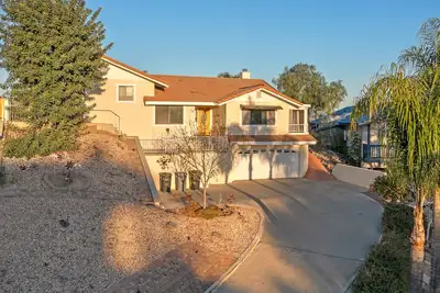 Image de 3 bed/ 2 bath  Stunning Mountain Views