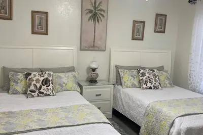 Image de Cozy place close to North Star Mall, Airport and common places around the City