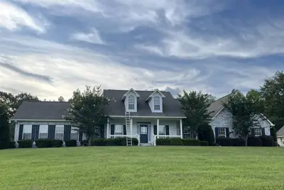 Image de 4br Lakeside Villa. Minutes from Ole Miss campus and The Square