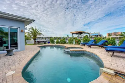 Walkable Waterfront Paradise: Home in Clearwater!