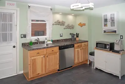 Image de Sb2-Cozy, Downtown Munising Apartment