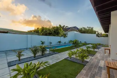 Image de New - Cozy & Modern One Bedroom close to Beach