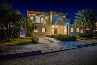Image de Brand New - 4br Villa w\/ Private Pool @ Gold Coast
