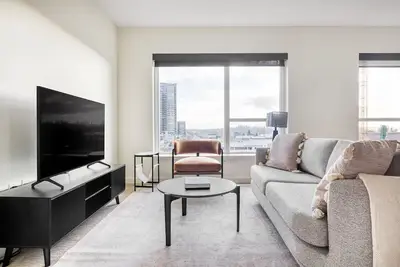Image de Ideal Bellevue 2br w/ Great Views & Gym, close to shopping, by Blueground