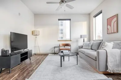 Image de Upscale Ballard 2br w/ Gym & Yoga, close to Farmers Market, by Blueground