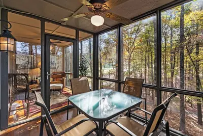 Image de Hiking Trails, Wood-Burning Fireplace & Community Pools - Buckanoe Condo