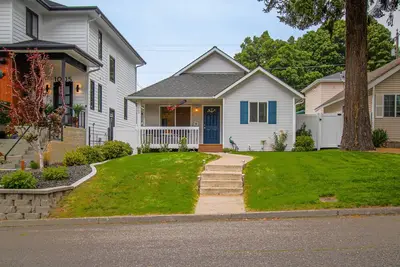 Image de Dog-Friendly Home with Fireplace, Deck, Central Ac, Private W/D, & WiFi