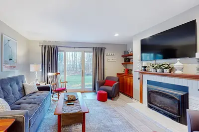 Image de Charming condo near skiing and trails with gas fireplace and deck