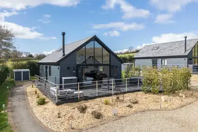 Image de Foxes Den, pet friendly, with hot tub in Thornton Dale