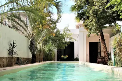 Image de Renovated Colonial w 60 Ft Pool