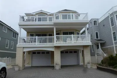 Image de Oceanside. Brant Beach. Single Family. Beach Badges. Private yard. Wifi. Ocean.