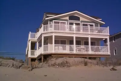 Image de Brant Beach Ocean front duplex second floor. Pet Friendly. WiFi. Beach Badges.