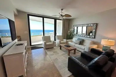 Image de Gulf Front Condo with Stunning Views!