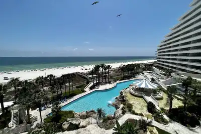 Image de Gulf Front Condo with Stunning Views!