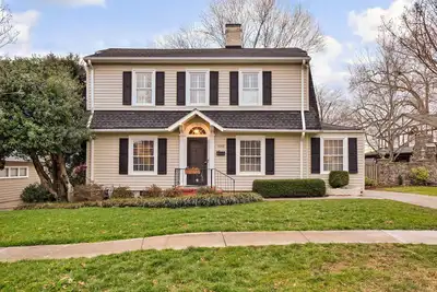 Image de Luxurious Cape Cod in Emerywood - Minutes to Furniture Market & Hp University