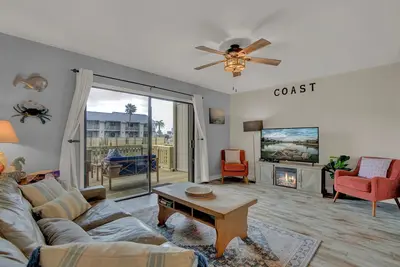 Image de Fisherman’s Friend! - Coastal Condo - Views Await!