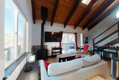 Image de Mountain condo near slopes with fireplace & high-speed WiFi, sleeps 6