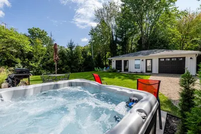 Image de Gorgeous Union Pier Cottage With Guest House & New Hot Tub!