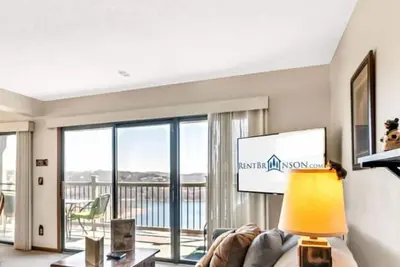 Image de Free Tickets, Cozy Condo, 5 minutes from Silver Dollar City, Table Rock Lake Views!