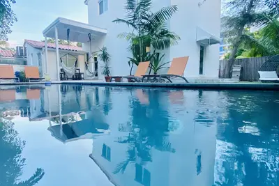 Villa Xeno Beautiful 5 bedroom two story home in the heart of Brickelll