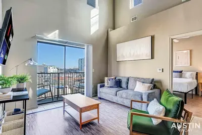 Image de Space for 8 Near Downtown! Easy Walk to Ut Campus
