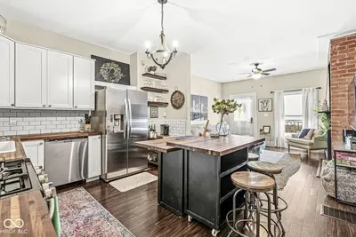 Image de Downtown House:Bottleworks, private yard, garage. Walk to all Indy has to offer!