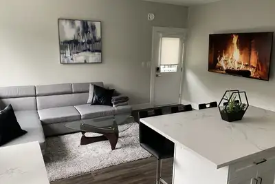 Image de Quiet Bright Luxurious & Clean Private Modern Suite with free Parking & A/C