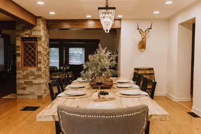 Image de River Retreat for 10 w/Pool, Hot Tub, Fire Pit & Optional Guesthouse for 4