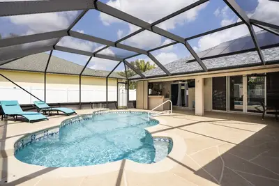 Image de Entire home with pool for long and short stay. Fun for everyone.