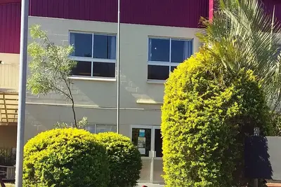 Image de Best in Middlemount! Spacious 2 Bed Studio Apartment w Restaurant.