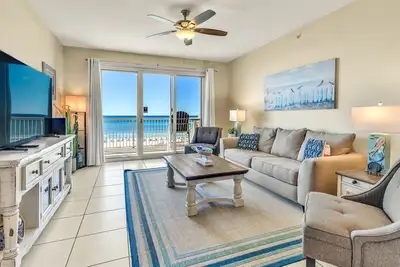 Image de Coastal Bliss: Beachfront Condo in Sunny Florida!