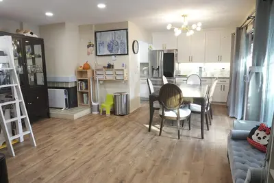 Image de Lovely 1b1b condo with patio near downtown Mtv