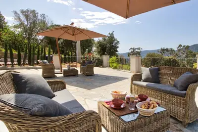 Appartement calme avec terrasse, jardin et piscine à Ajaccio - 6 couchages
