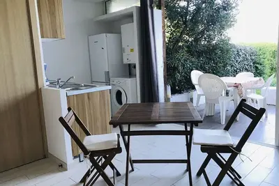 Studio cosy avec terrasse, proche plage, 2 couchages à Lumio