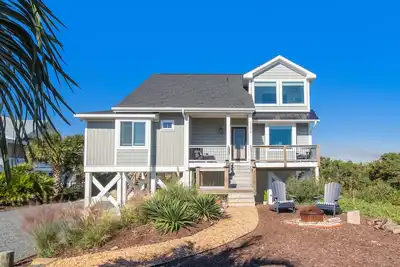 Image de Ocean & Wetland views, 3 decks, steps from the beach, 4 BRs, sleeps 10.