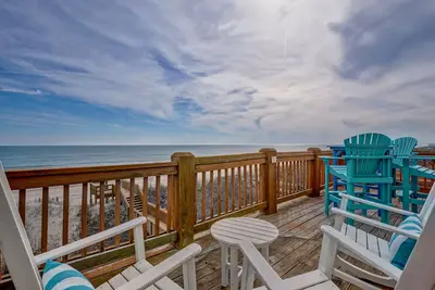 Image de Beachfront! Hot Tub! Linens! Flexible Booking! Sleeps11! New Listing! Remodeled!