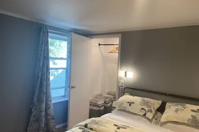 Image de One bedroom, Washer Dryer, Street Parking. Sleeps 2 adults, Children free