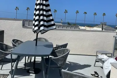 Image de Oceanside beach retreat 3 min walk to beach Rooftop views