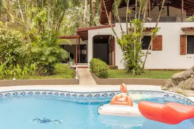 Image de spacious and comfortable Villa with tropical charm