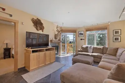 Image de 3 Br 2 Ba Ski-in & Ski-out, 50 steps to ski run, unbelievable location!