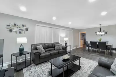 Image de Elk Grove Village Fhs Rental